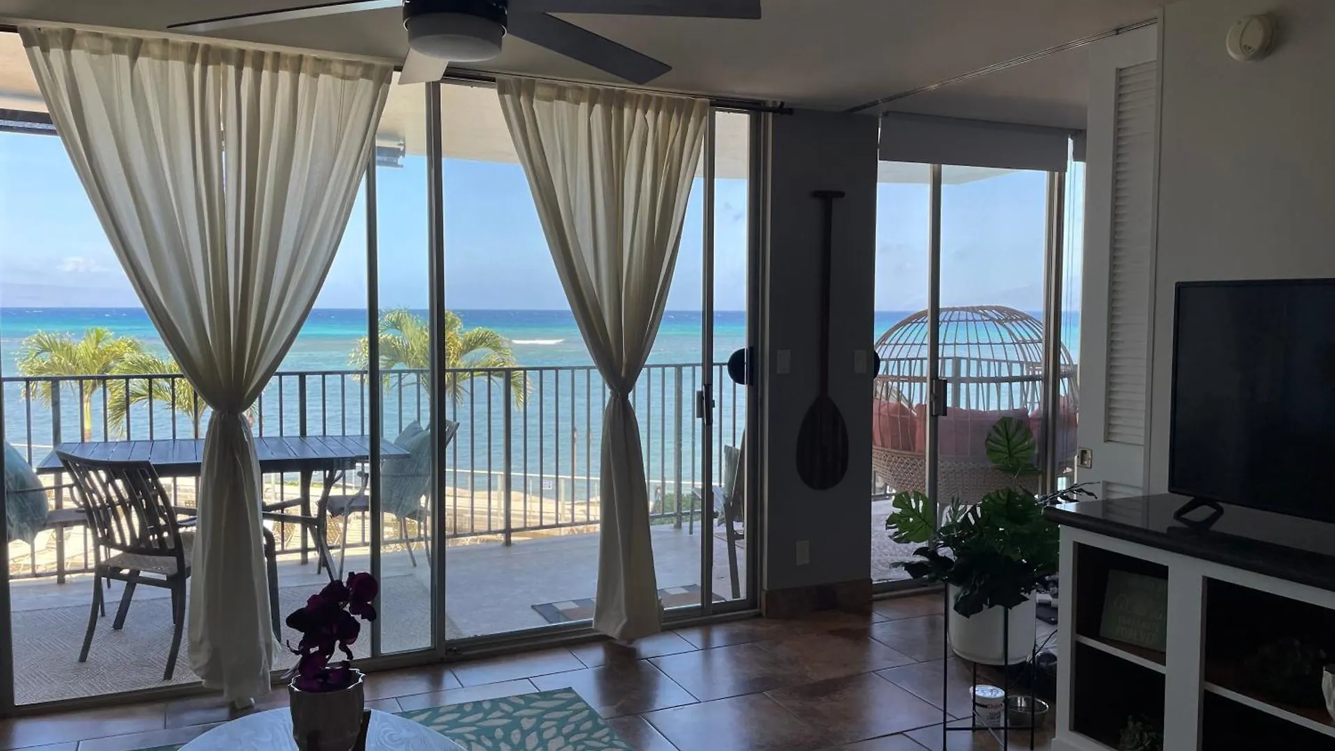 Whale Watching From The Lanai - Oceanfront Condo In West Maui Lahaina Aparthotel